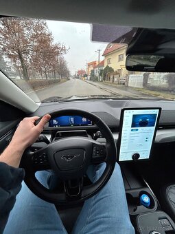 MUSTANG MACH-E 2021 197 kw/ 269k Panorama - 17