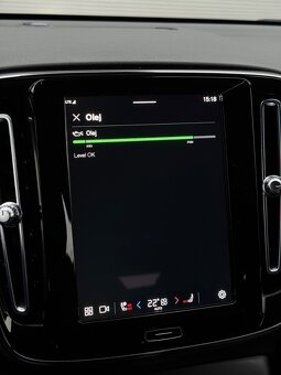 Volvo XC40 2.0 B3 mHEV Core A/T - 17