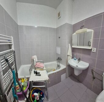 NA PREDAJ 2i byt v lukratívnej časti obce NEMŠOVÁ - 17