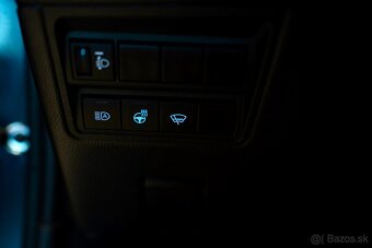 Toyota Yaris Cross 1.5 Hybrid Executive 4x4, Fabrická záruka - 17