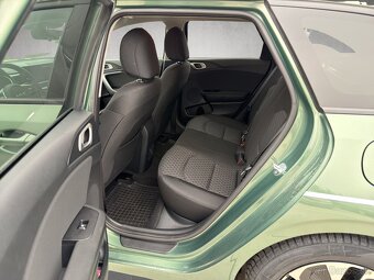 Kia Ceed SW 1.5 T-GDi Silver A/T - 17