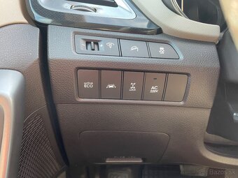 Hyundai Grand Santa Fe - 17