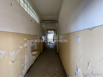 Predaj Administratívnej budovy s Halou v lokalite Dolné Kršk - 17