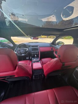 Jaguar E-Pace P200 R-Dynamic SE AWD - 17