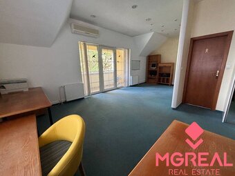 Budova blízko centra Topoľčany / PREDAJ - 17