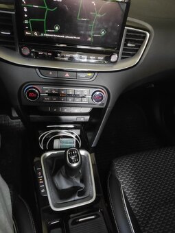 Kia XCeed 1.5 T-GDi MY23 118kW Gold + smart pack - 17