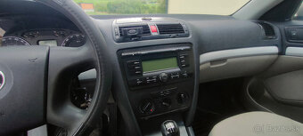 Škoda Octavia II 1.6 benzín - Ambiente - 17