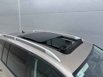 Volkswagen Touran 1.6TDI Highline Panorama 7-miestne - 17