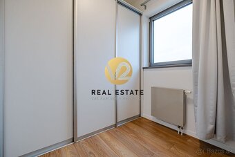 Prenájom – priestranný 3 izbový byt s terasou a 2 parkovacím - 17