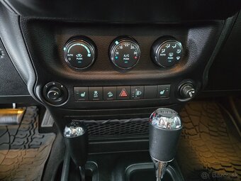 Jeep Wrangler 2.8 CRD Sahara A/T - 17