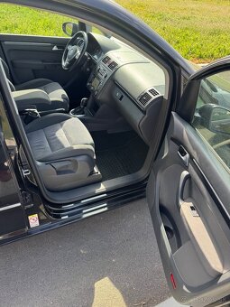 VW Touran 2.0 TDI DSG 7 Miestny - 17