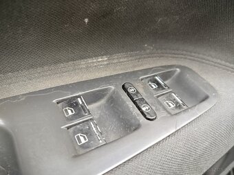 Volkswagen Touareg 2.5 R5 TDI – 4x4, rok 2005 AUTOMAT - 17