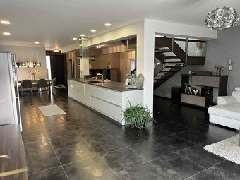 Moderný rodinný dom na predaj v Hadovciach – s bazénom - 17