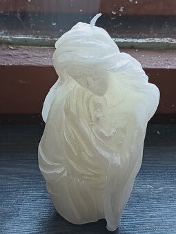 Domáce vyrobené sviečky a kytica - 17