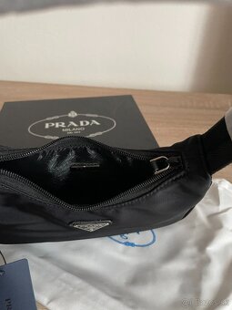 Prada Re-edition 2000 kabelka v darčekovom balení - 17