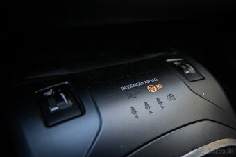 Toyota Avensis Combi 2.0 105kW - 17