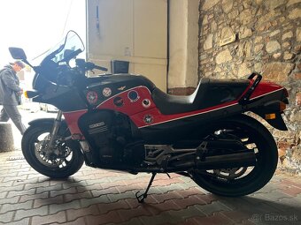 Kawasaki Gpz 900 - 17