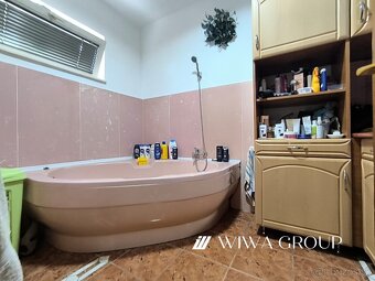 Na predaj priestranný rodinný dom v Ostrihome - 17