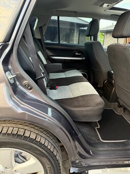 Suzuki Grand Vitara 2.4 Limited Edition benzin facelift 4x4 - 17