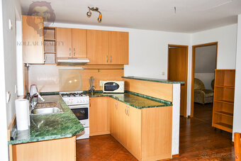 NA PREDAJ RODINNÝ DOM SO SAMOSTATNOU UBYTOVŇOU V OBCI ZAVAR - 17