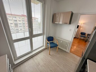 1 izb. A. MRÁZA - pri hoteli Bratislava- Ružinov-IHNEĎ VOĽNY - 17