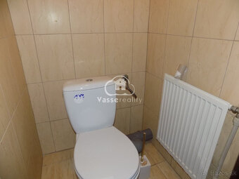 Dom s 2 apartmánmi a pozemkami na stavbu domu v Štúrove   . - 17