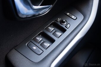 Volvo V40 D2 2.0L 88kW MT/6 2018 - 17