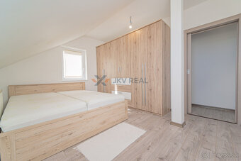 3D Obhliadka Veľký RD s bazénom priamo v Nových Zámkoch - 17