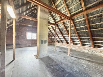 Výnimočný rodinný dom s okrasnou záhradou v lone Klokočovske - 17