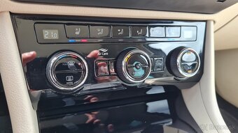Škoda Superb Combi 2.0 TDI - 17