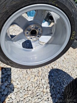 5x112 R17 orig. ŠKODA + 225/45 R17 zimné (Nokian) - 17