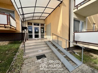 Na predaj zariadený 2-izbový apartmánový byt s balkónom - 17