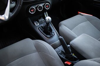 Alfa Romeo Giulietta (2015) - 17