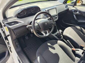 Peugeot 208 1.2 benzín - 17