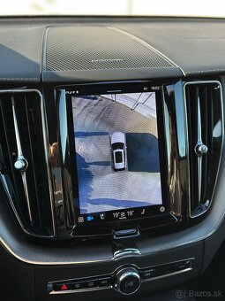 VOLVO XC60 B5 R-DESIGN - 17