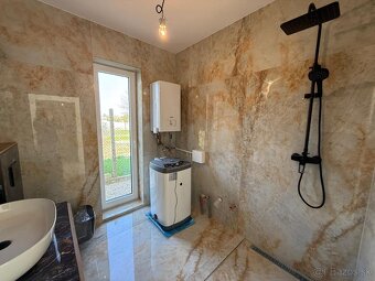 Luxusný 4-izb.Bungalov s dvojgarážou, s fotovoltaikou...... - 17