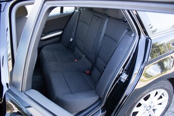 BMW 316d Touring z roku 2011 - 17