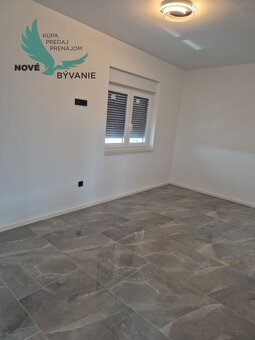 Novostavba domu s bazénom a výhľadom na more v Chorvátsku na - 17