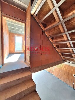 Predáme 4-izb.tehlový dom 192m2,garáž Nižná Hutka,3x kúpelňa - 17
