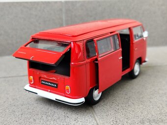 KOVOVÝ MODEL ( OTVÁRATEĽNÉ DVERE A KUFOR ) - VOLKSWAGEN BUS - 17
