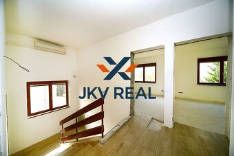 4 izbový rodinný dom s garážou v tichej lokalite - 17