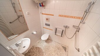 Vysnívaný dom v Piešťanoch – komfort, pokoj a nádherná záhra - 17