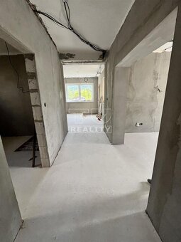 Znížená cena. Na predaj rodinný dom s obrovským... - 17