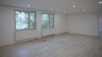 NA PRENÁJOM OBCHODNÉ PRIESTORY V CENTRE PRIEVIDZE - 17