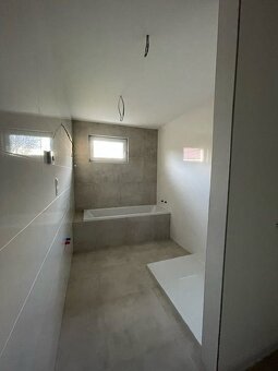NA PREDAJ 3x NOVOSTAVBA LEVICE- ČASŤ MALÝ KIAR - 17
