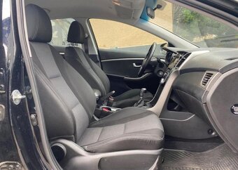 Hyundai i30 1.6-NÍZKÉ KM-FACELIFT - 17