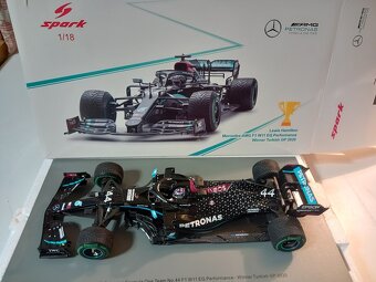 F1 MERCEDES W11 HAMILTON VÍTĚZ GP TURECKA 2020 SPARK 1:18 - 17