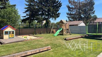 BAR v úplnom centre  obce Špačince - 17