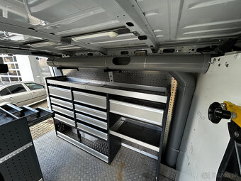 Renault Master 2.3 - regálový systém BOTT + žeriav, DPH  - 17