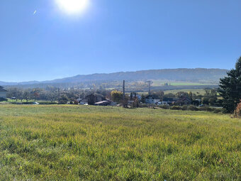 LUKRATÍVNE SLNEČNÉ POZEMKY S PRÍPOJKOU ELEKTRINY A VODY V NA - 17